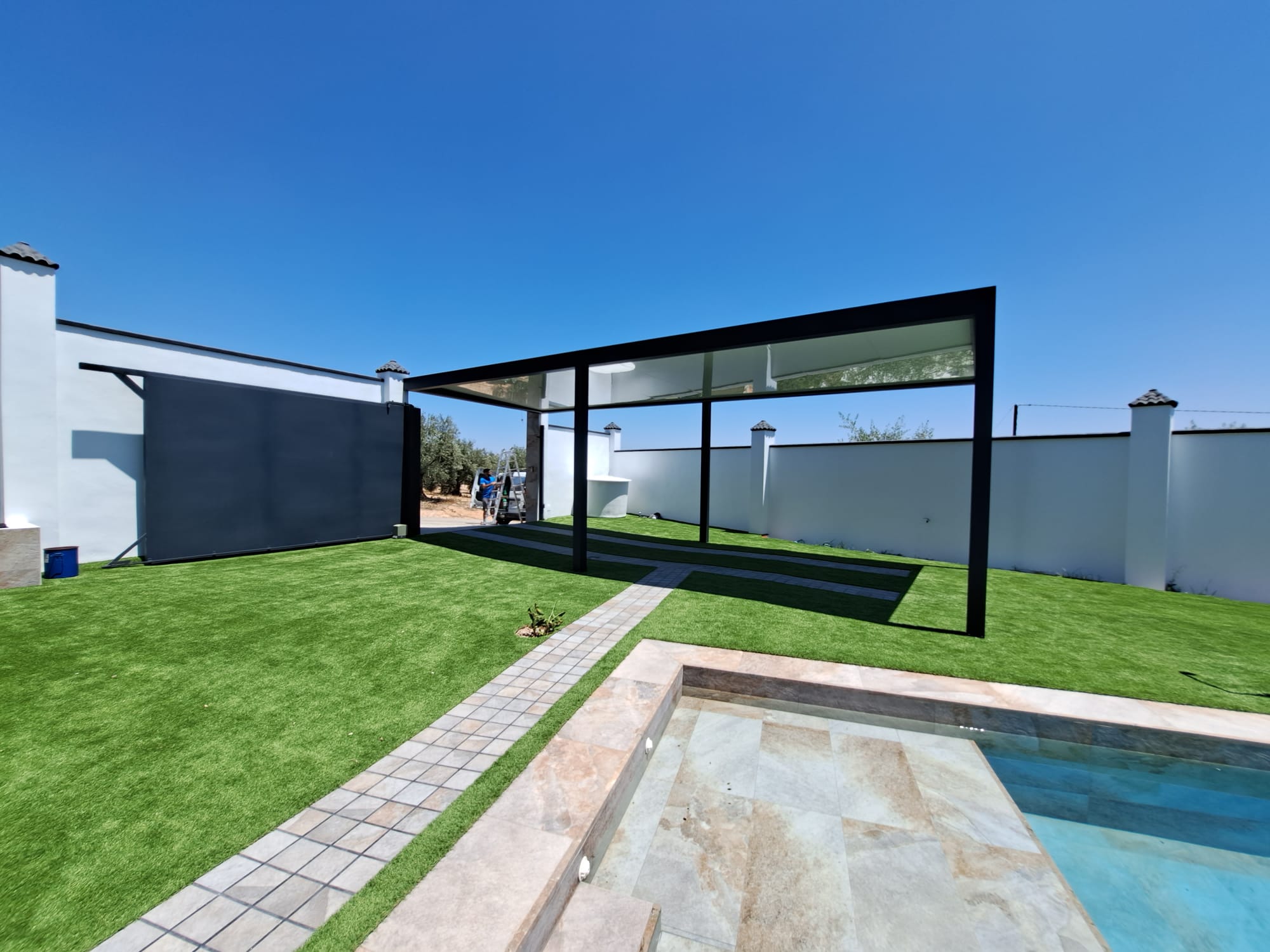 pérgola con techo fijo en Casariche