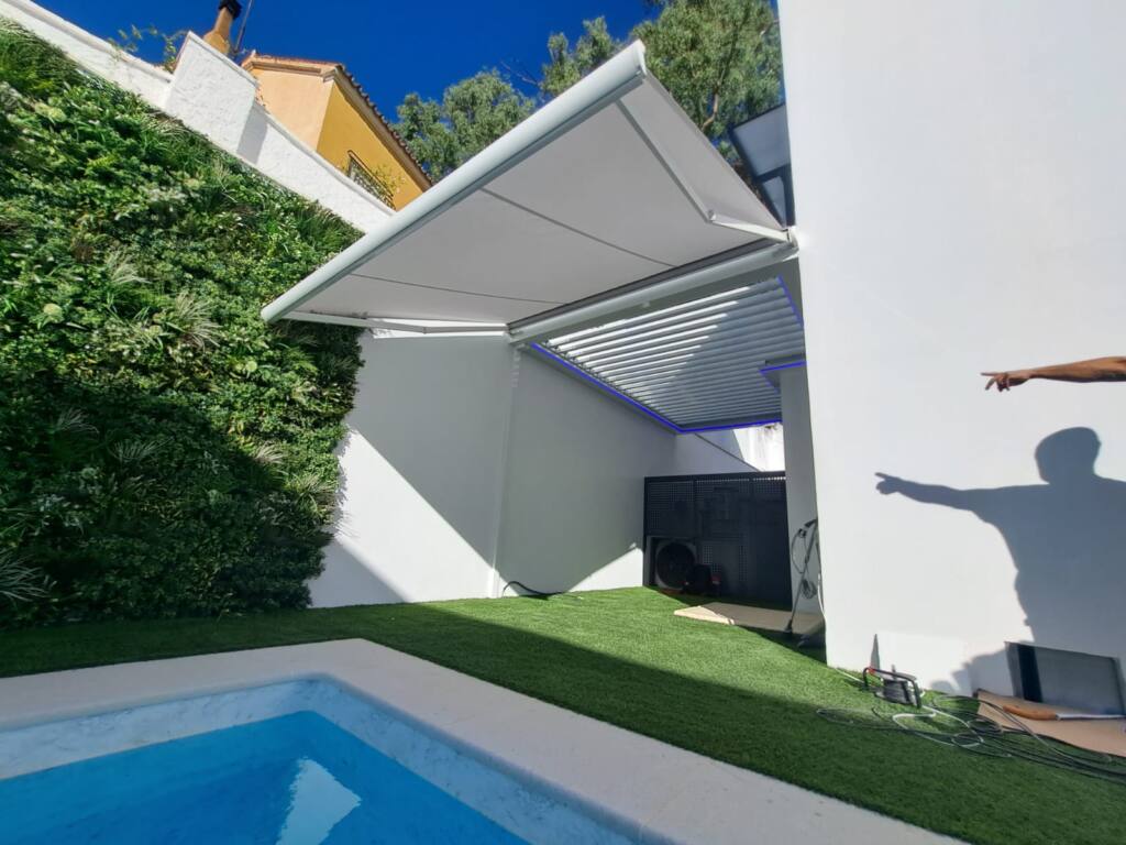 Pérgola bioclimática de lamas orientables en Málaga